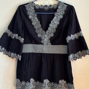 Saks Fifth Avenue Navy Embroidered Summer Blouse Size 6